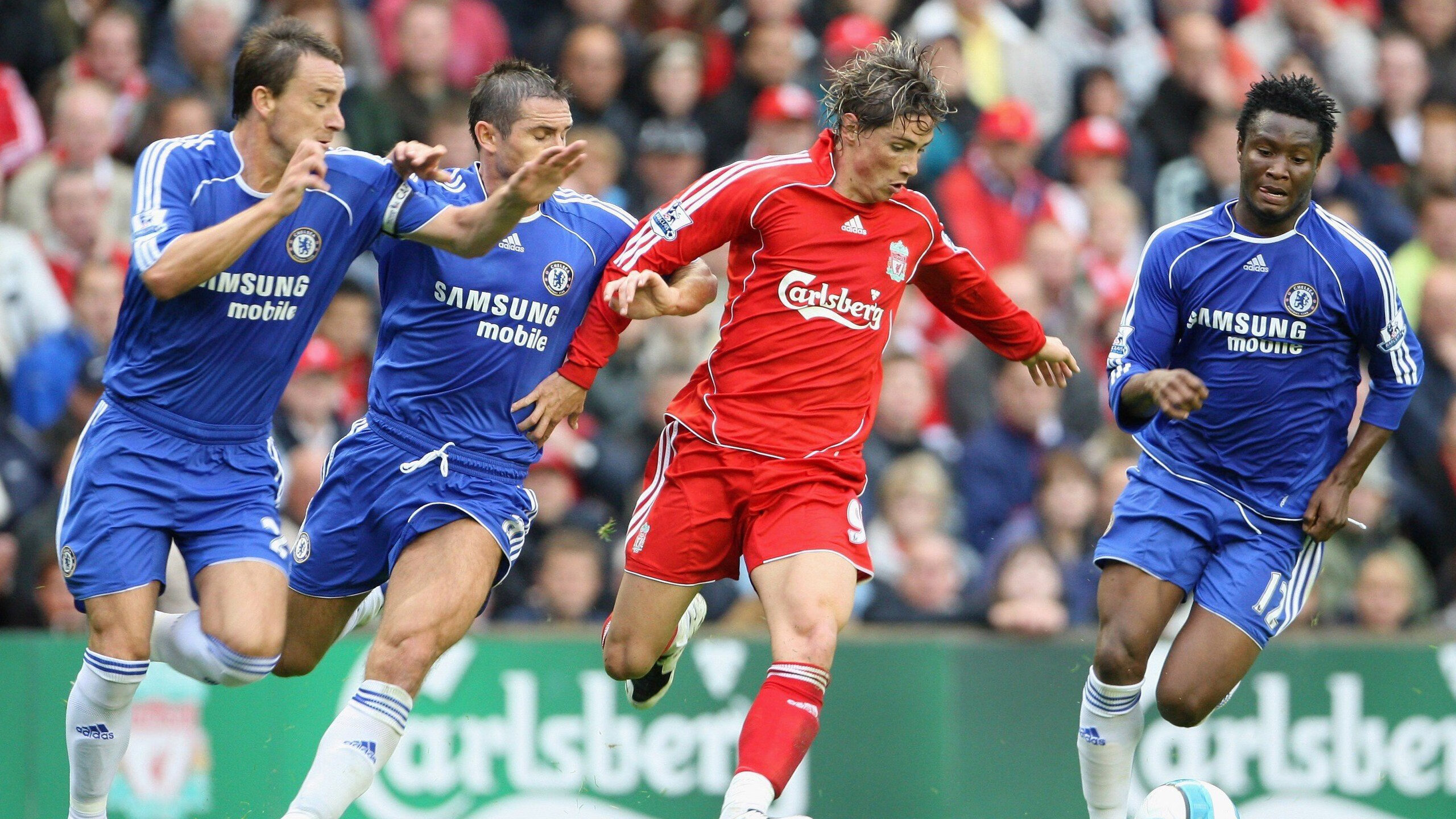 后防线失误率下降源自训练中对盯人战术的强化与复盘总结，后防线最强的球队