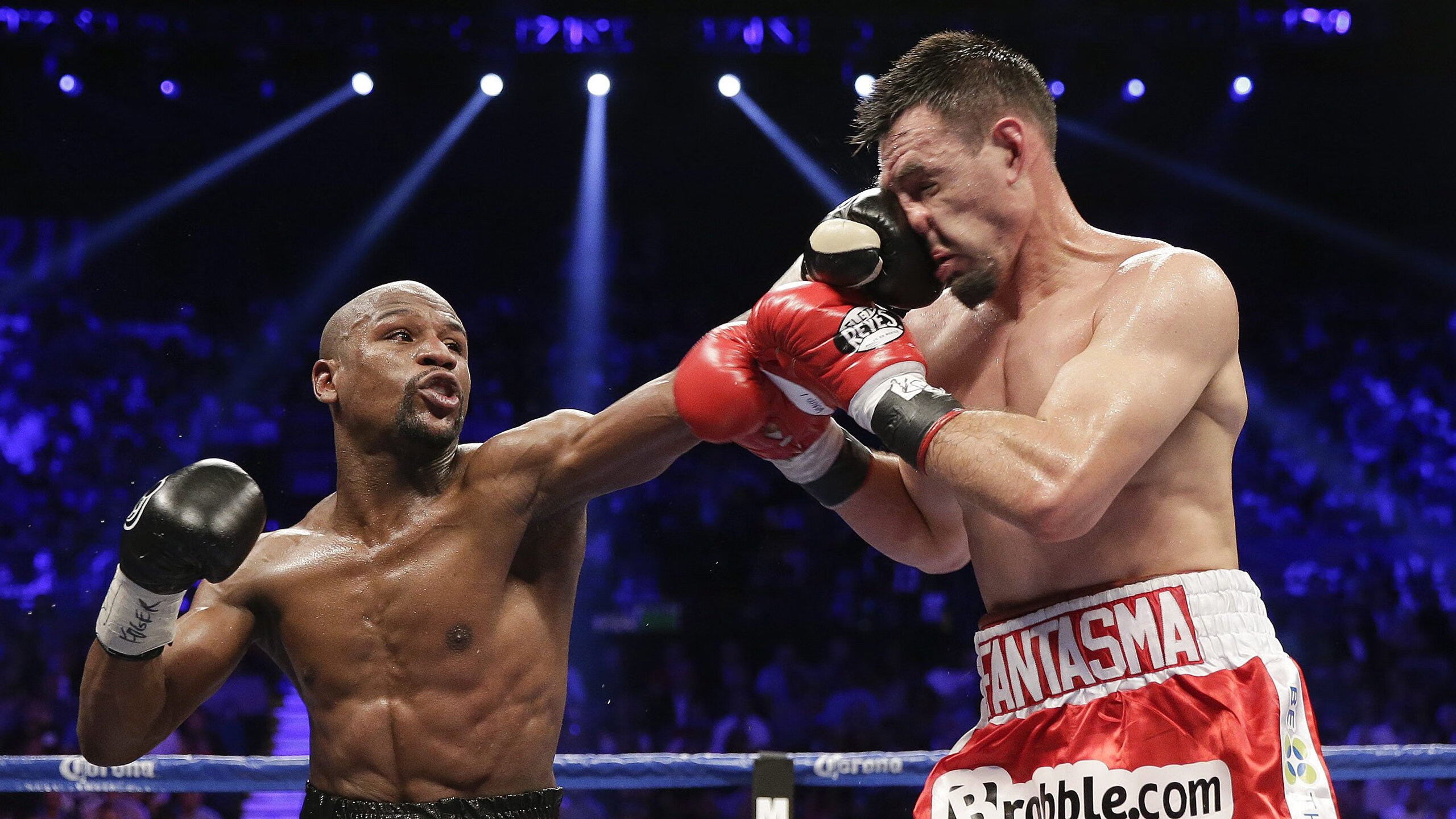 曼联球迷庆祝百年老队成就感人至深，曼联拜年